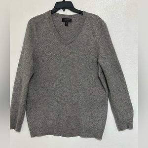 Cashmere Club Room Luxury Man’s Sweater, size XL, Gray Color, 100% Cashmere